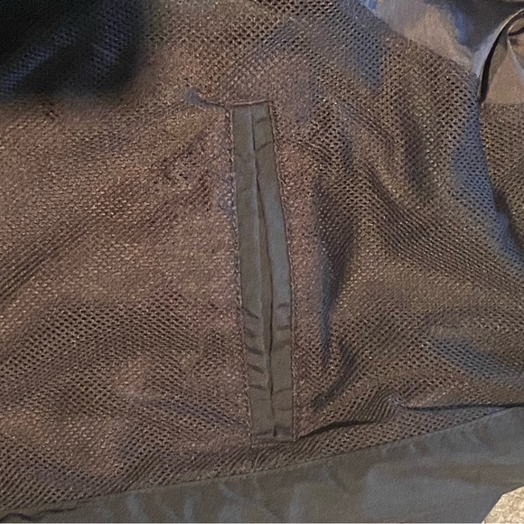 ‘H&M’ Men’s All Black Windbreaker Jacket. Size Men’s US L. - Picture 7 of 9